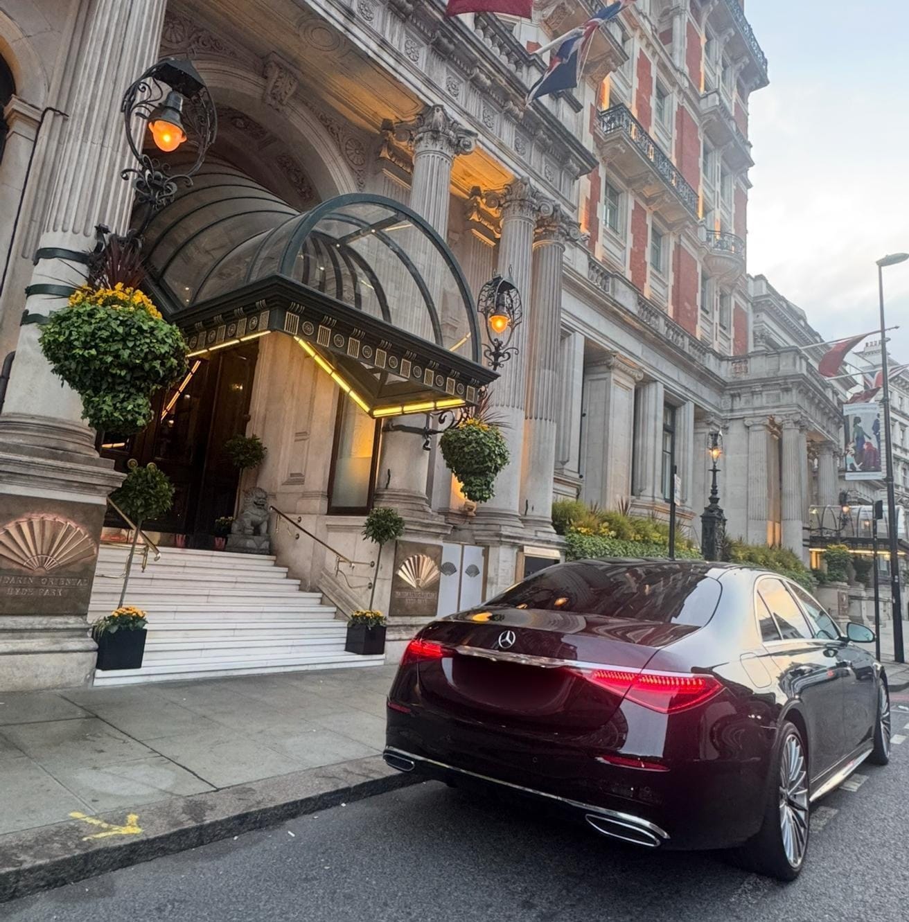 BMW 7 Series Manchester Chauffeur Hotel Indigo Executive Transfer